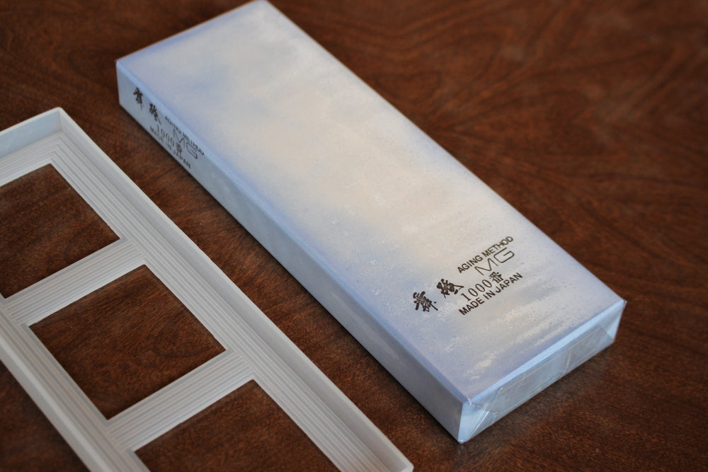 Suehiro Maido MG1000-1 Magnesia WA sharpening stone with Nagura